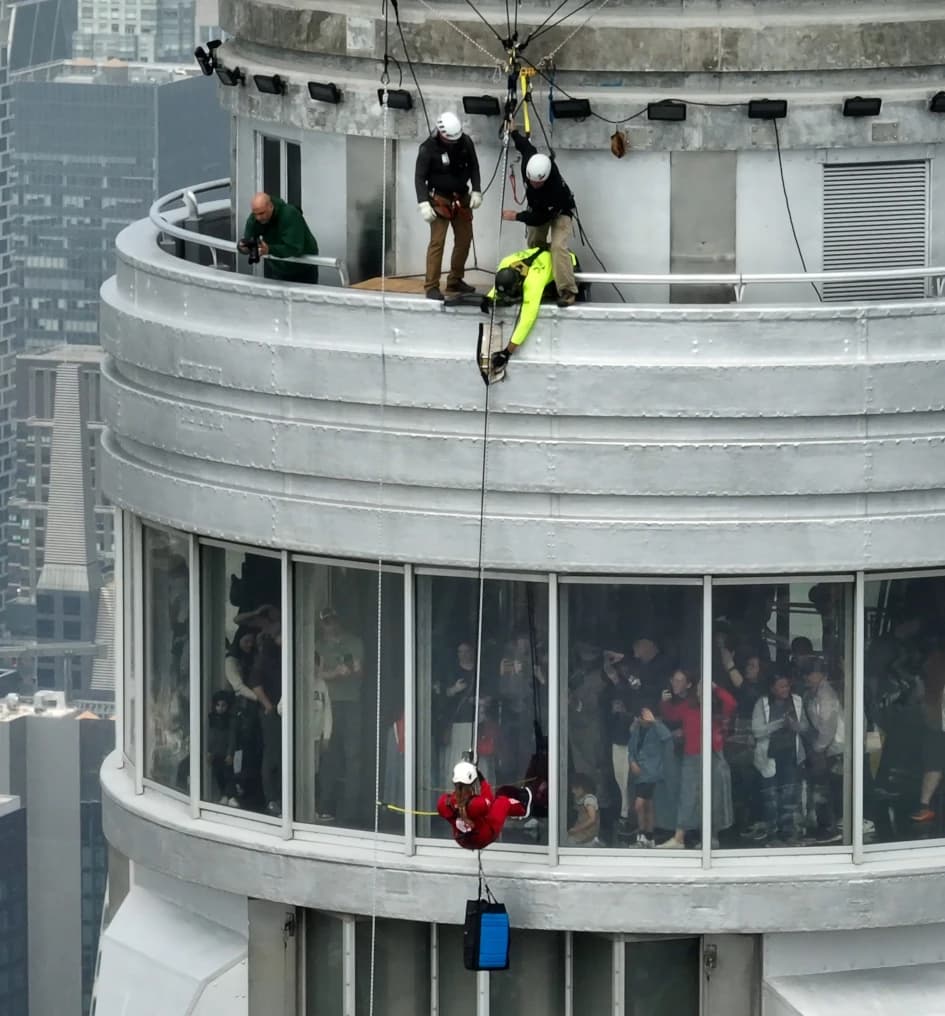 Participant rappeling down the Empire State Building under close supervision of Jepol Rope Access Crew